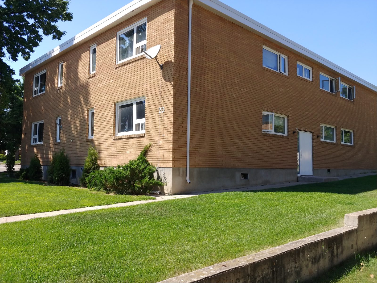 Acadia Apartments exterior